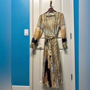 H&M vneck dress with pleats in size 8